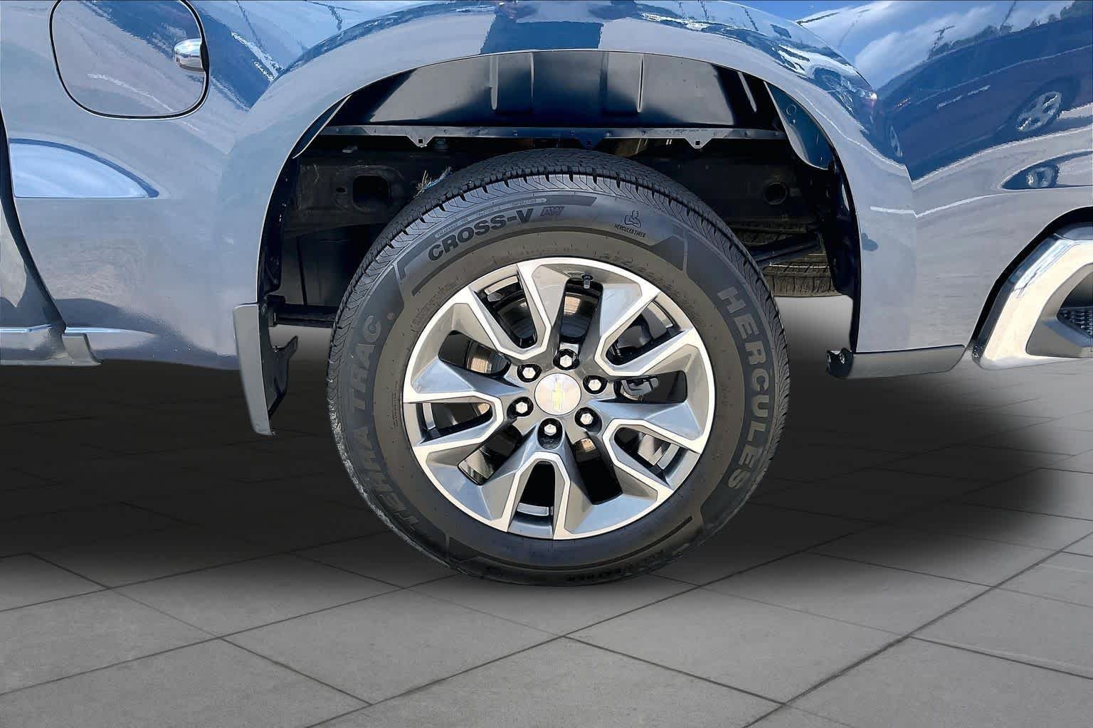 Used 2023 Northsky Blue Metallic Chevrolet LT image 11