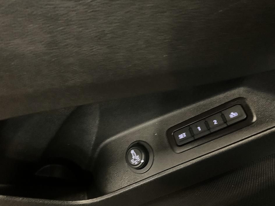 Used 2022 Blue Chevrolet Premier image 31