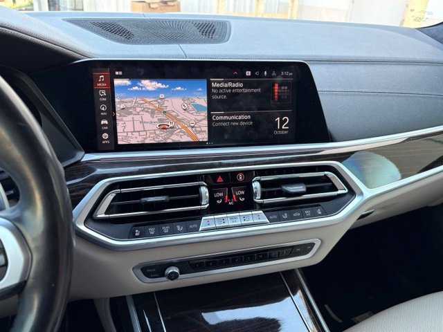 Used 2021 Mineral White Metallic BMW xDrive40i image 10