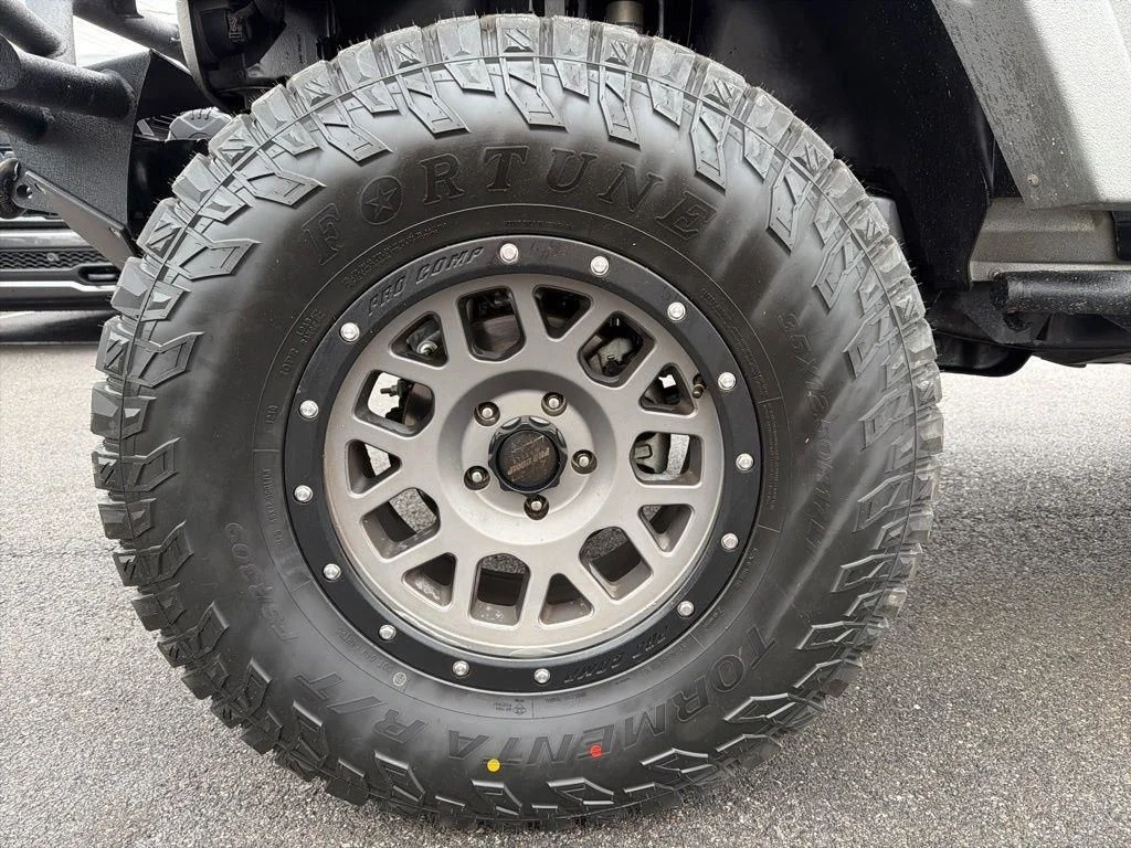 Used 2015 Silver Jeep Unlimited Sport image 15