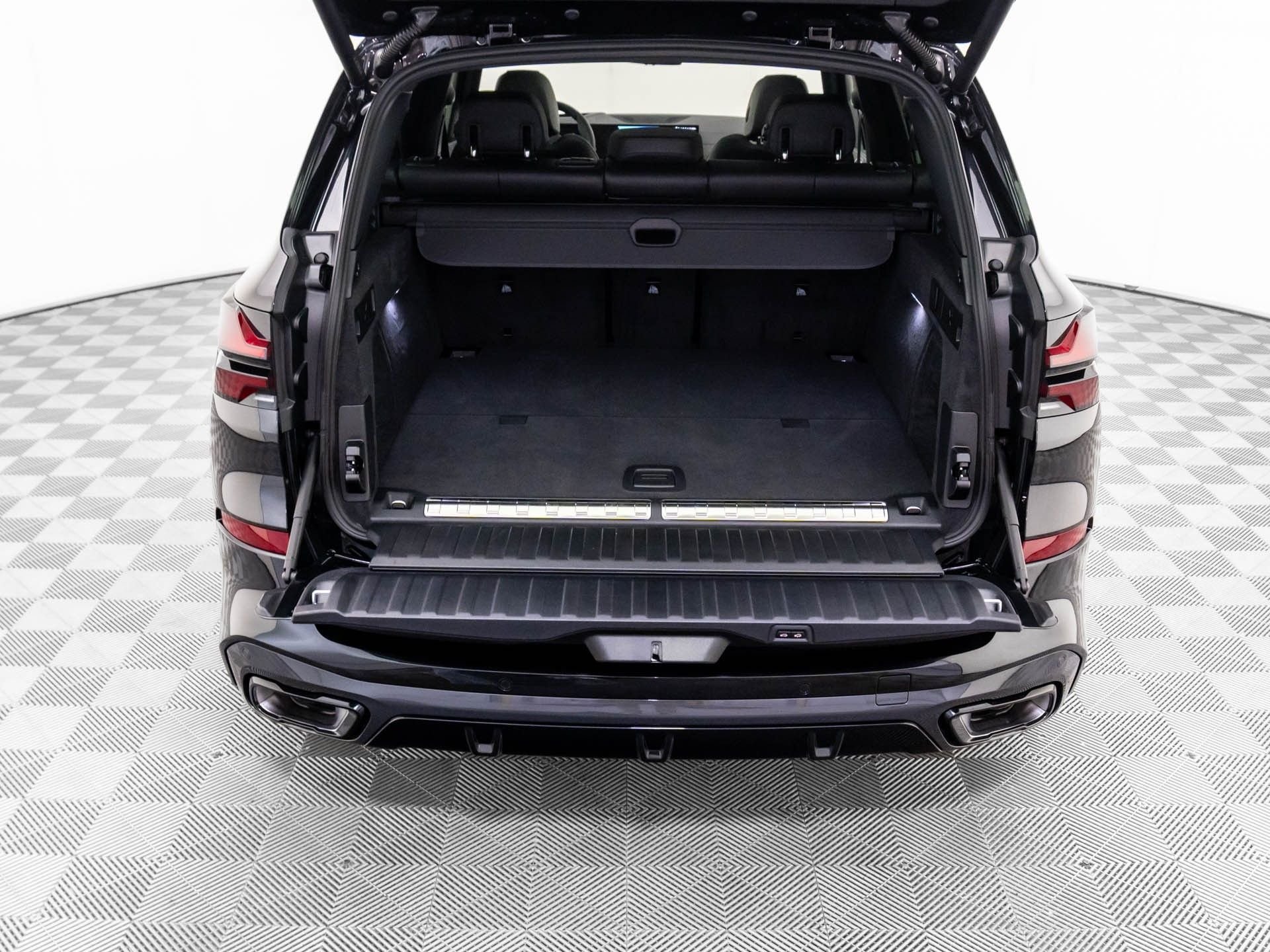New 2026 Black Sapphire Metallic BMW xDrive50e image 32