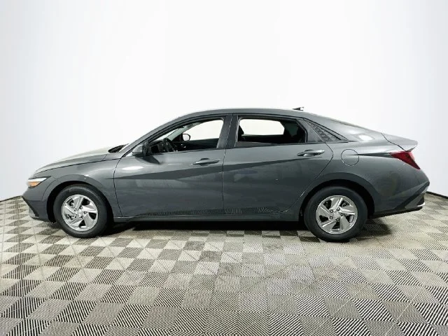 New 2026 Hyundai ELANTRA SE