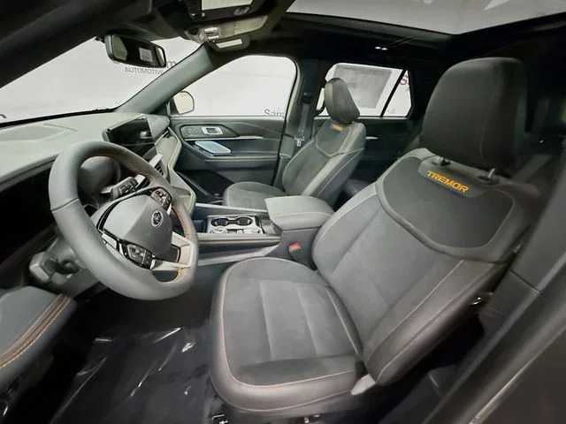 New 2026 Carbonized Gray Metallic Ford Tremor® image 22