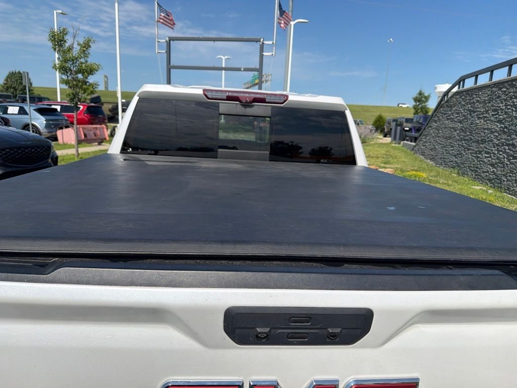Used 2021 White GMC Denali image 16