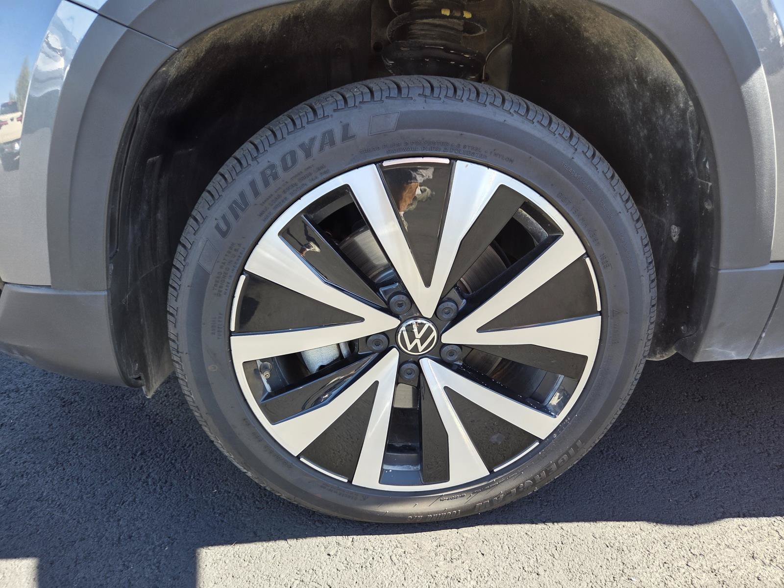Used 2024  Volkswagen SE image 9