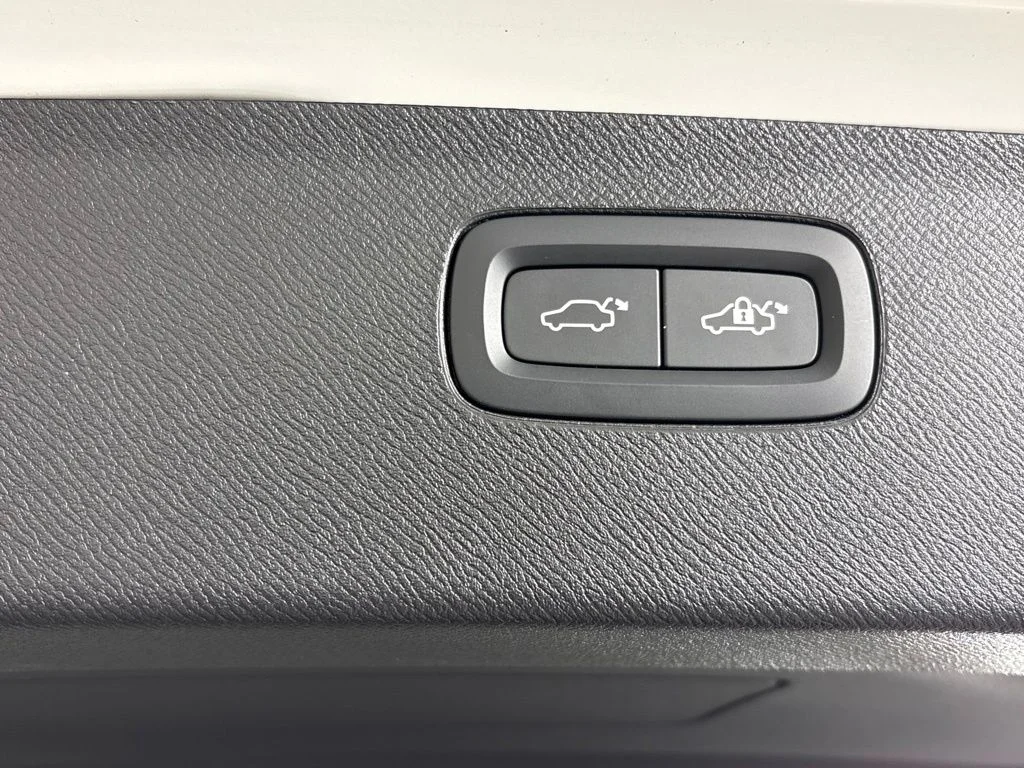 Certified Used 2025 Crystal White Volvo Plus image 24