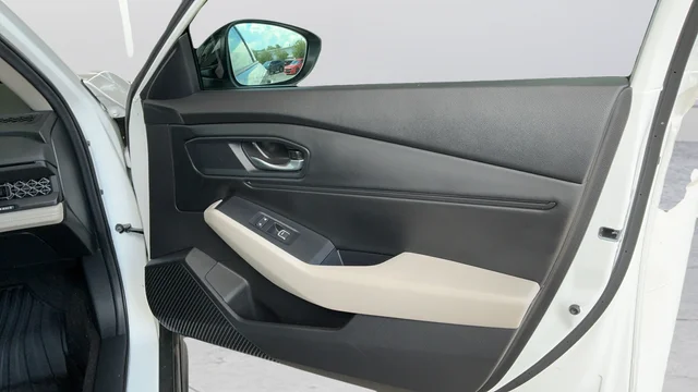 Certified Used 2025 Platinum White Pearl Honda SE image 22