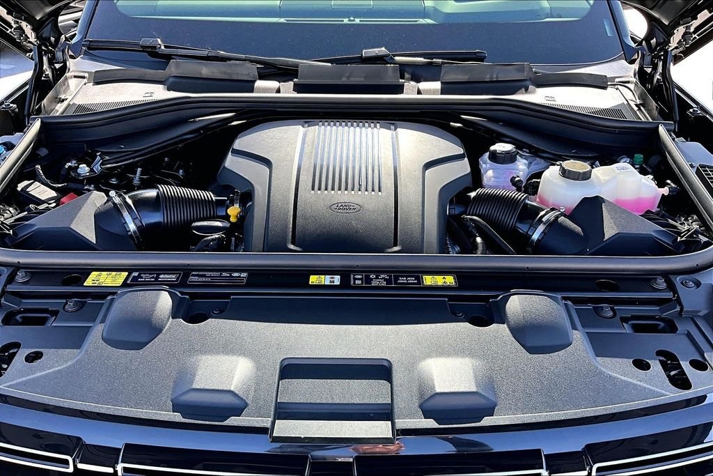 New 2026 SANTORINI BLACK Land Rover Autobiography image 13