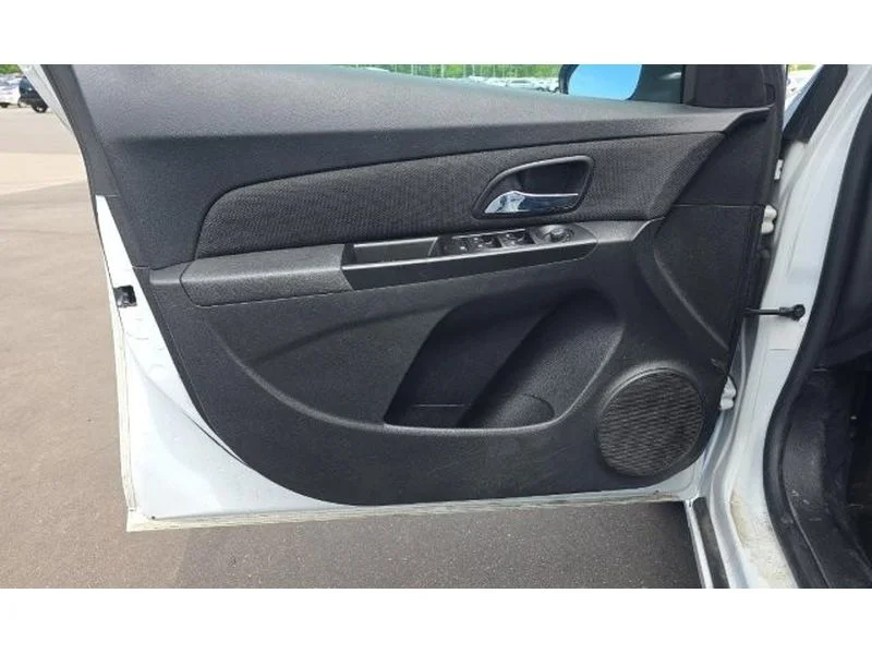 Used 2014 Summit White Chevrolet 1LT image 6
