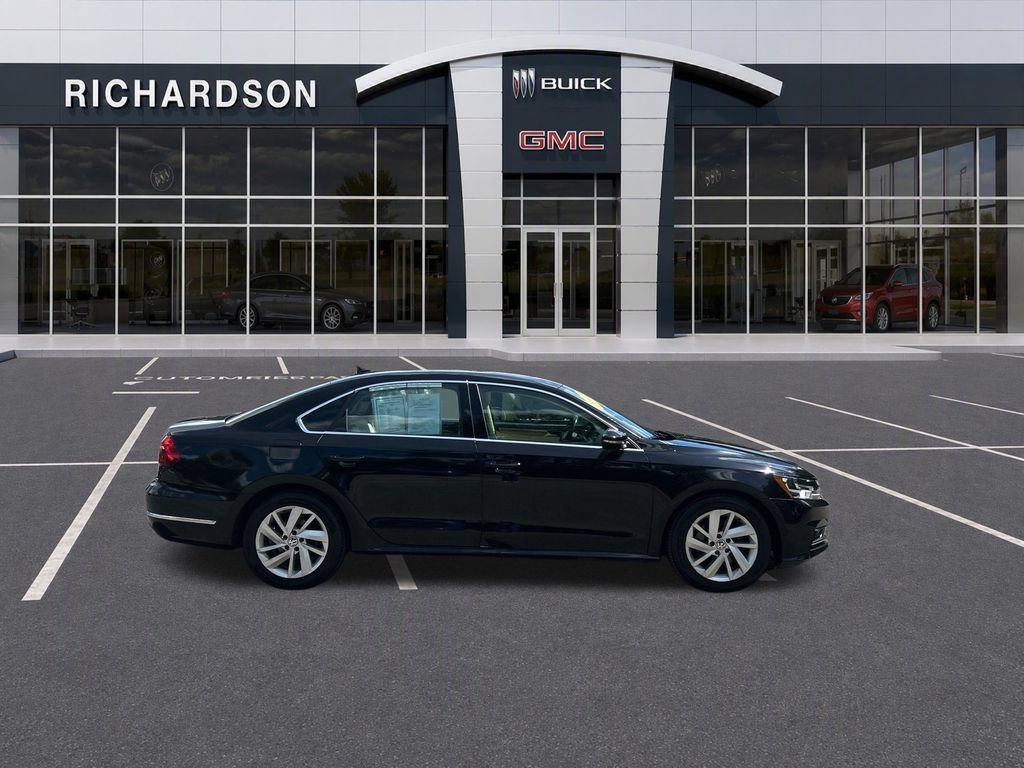Used 2018 Black Volkswagen 2.0T SE image 7