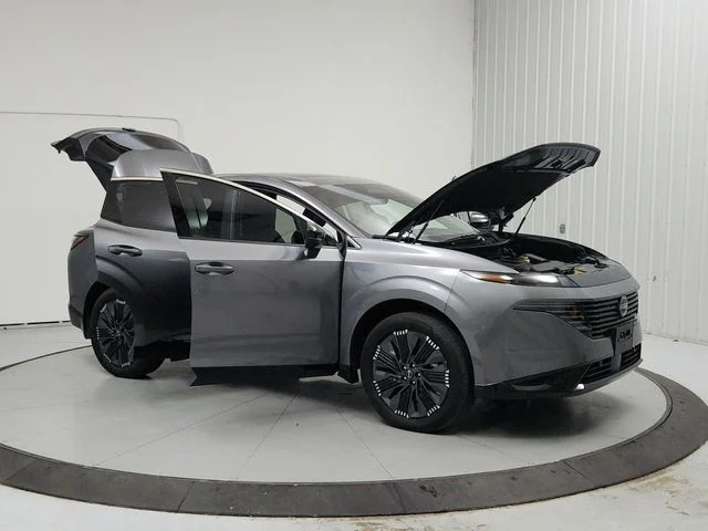 Used 2026 Gray Nissan Platinum image 9