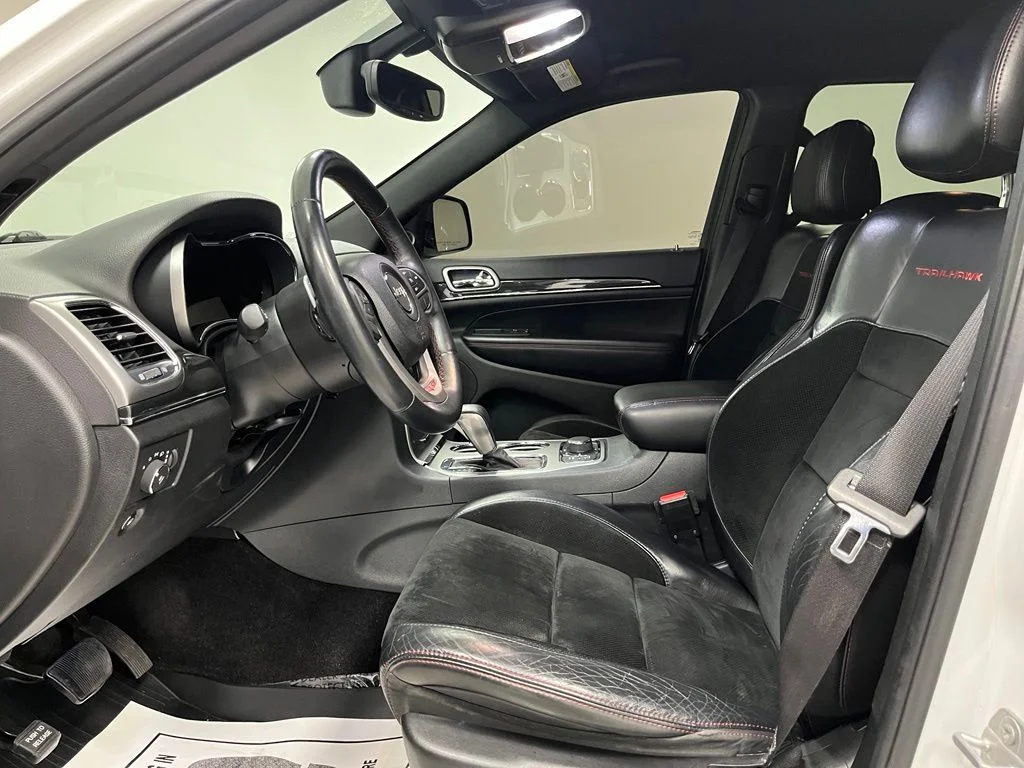 Used 2017 White Jeep Trailhawk image 21