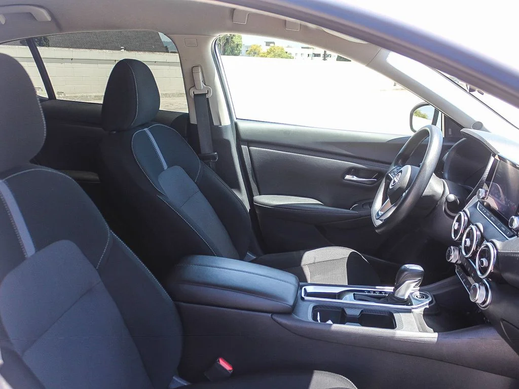 Used 2025 Aspen White Nissan SV image 17