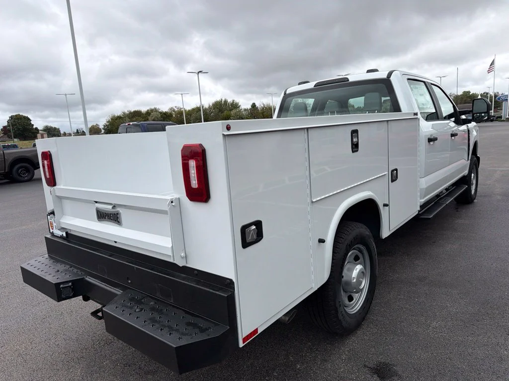 New 2027 Oxford White Ford F-350® XL image 5