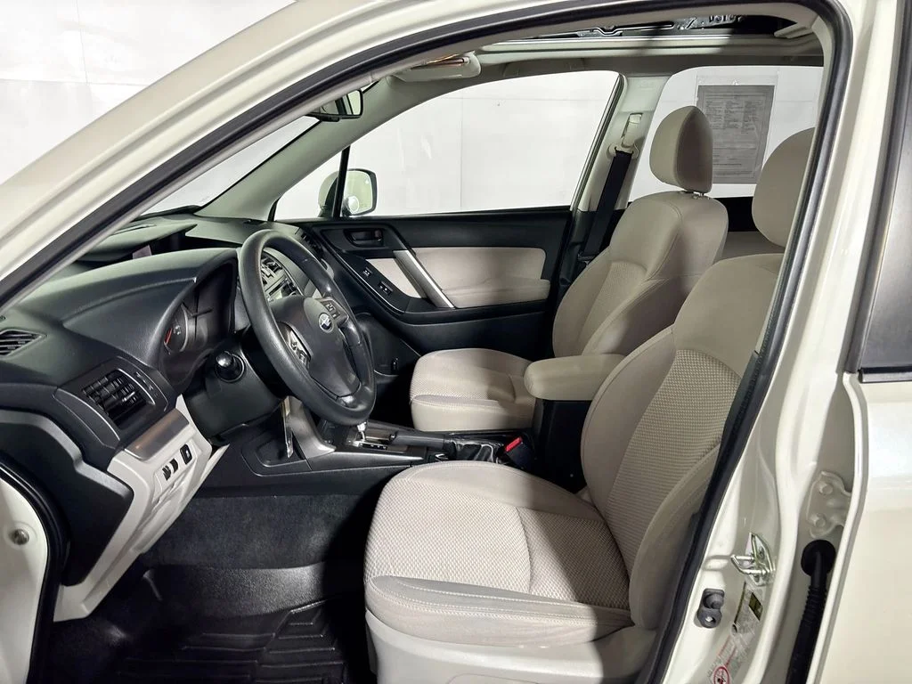 Used 2014 White Subaru 2.5i Premium image 11