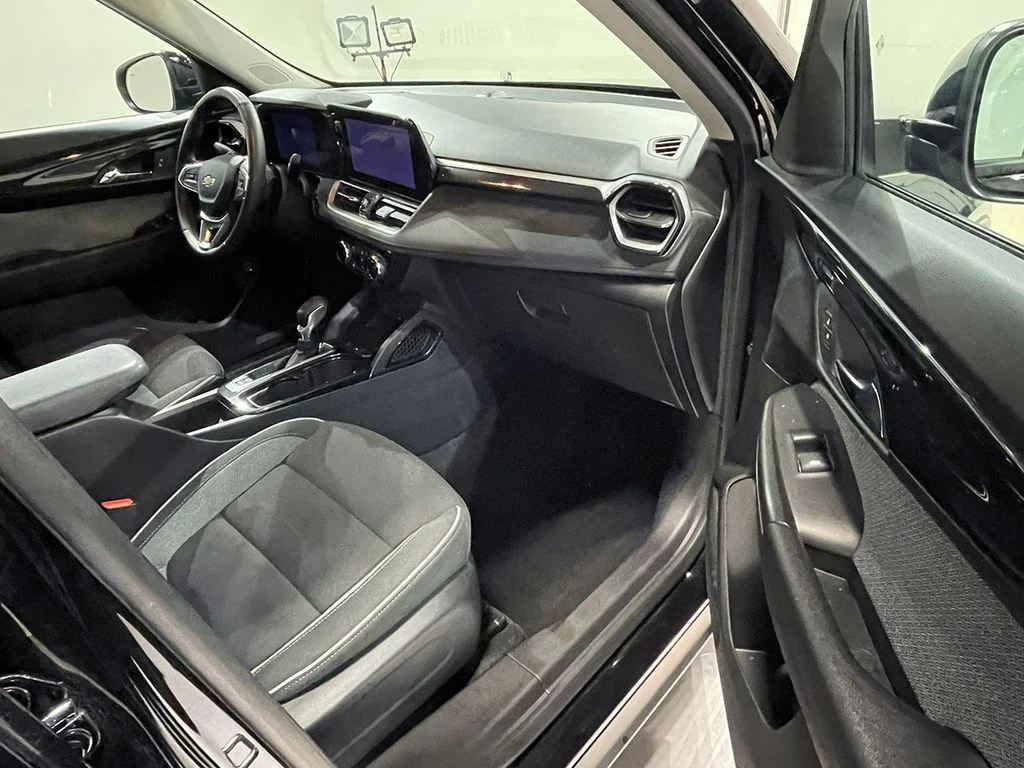 Used 2025 Black Chevrolet LT image 26