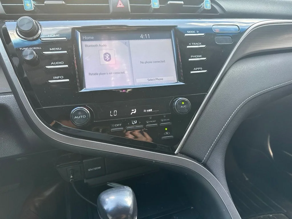 Used 2018 White Toyota SE image 18