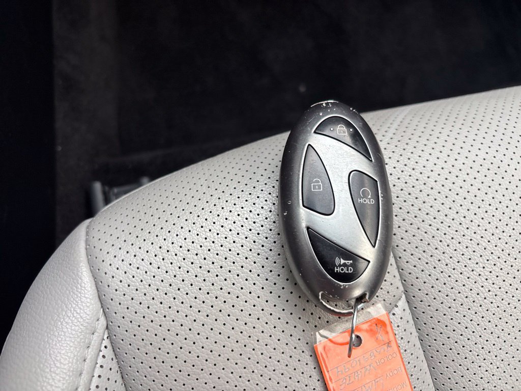 Used 2025 White Hyundai Limited image 18