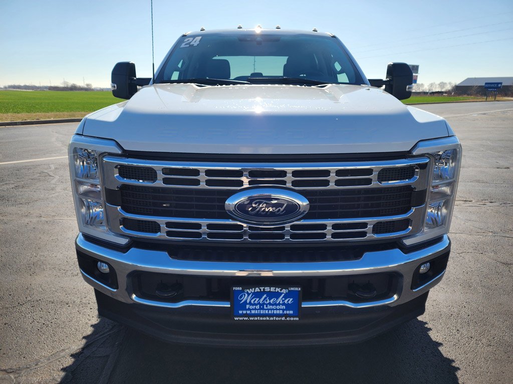 Used 2024 Oxford White Ford XLT image 2