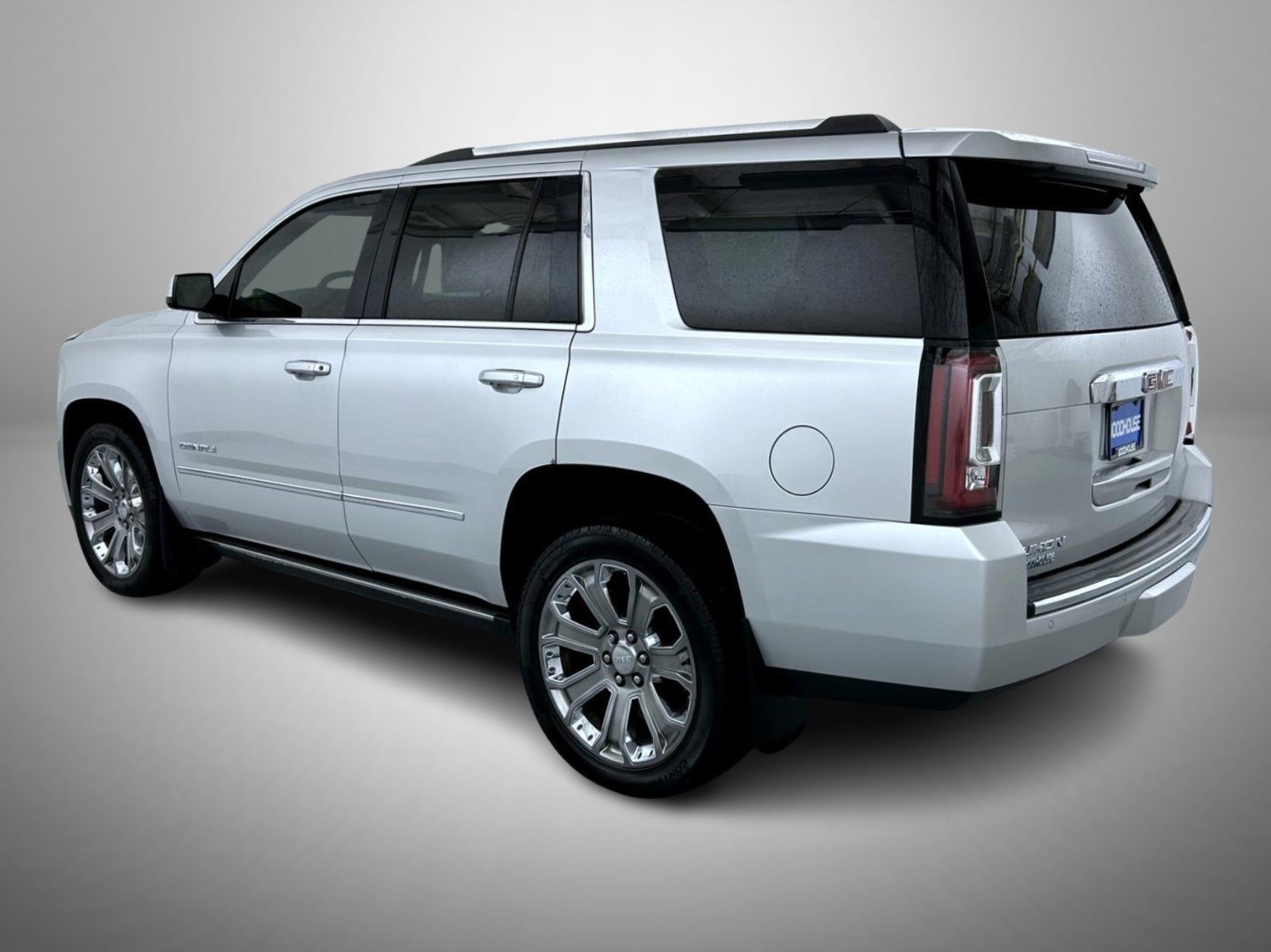 Used 2016 Silver GMC Denali image 7