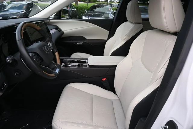 Certified Used 2025 EMINENT WHITE PEARL Lexus 350 Premium Plus image 17