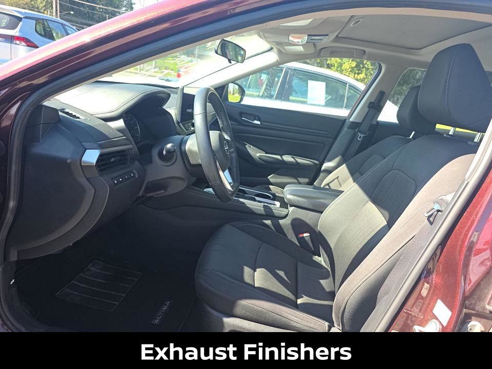 Used 2024 Red Nissan 2.5 SV image 24