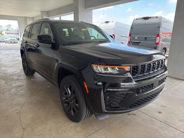 New 2026 Diamond Black Crystal Pearl-Coat Exterior Paint Jeep Limited image 9