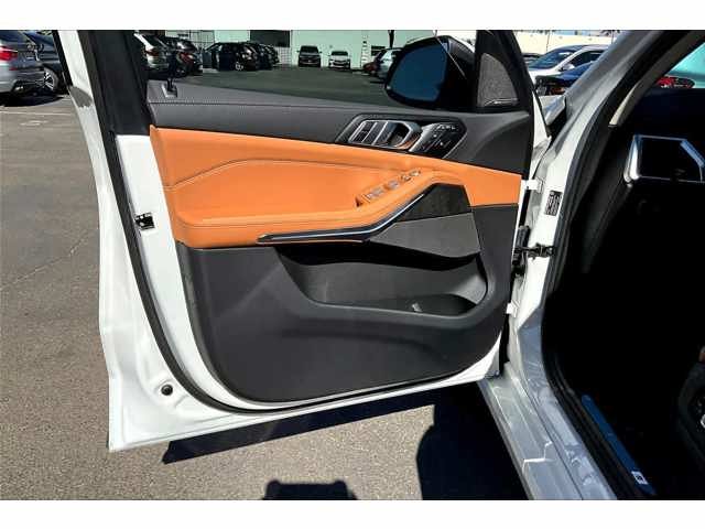 New 2026 Mineral White Metallic BMW xDrive40i image 10