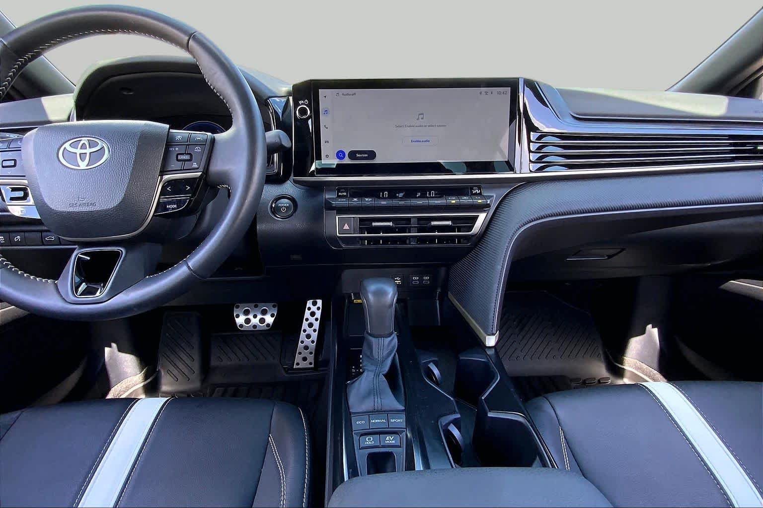 Used 2025 Underground Toyota SE image 14