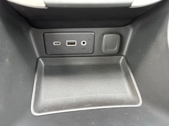 Used 2024 Summit White GMC SLE image 27