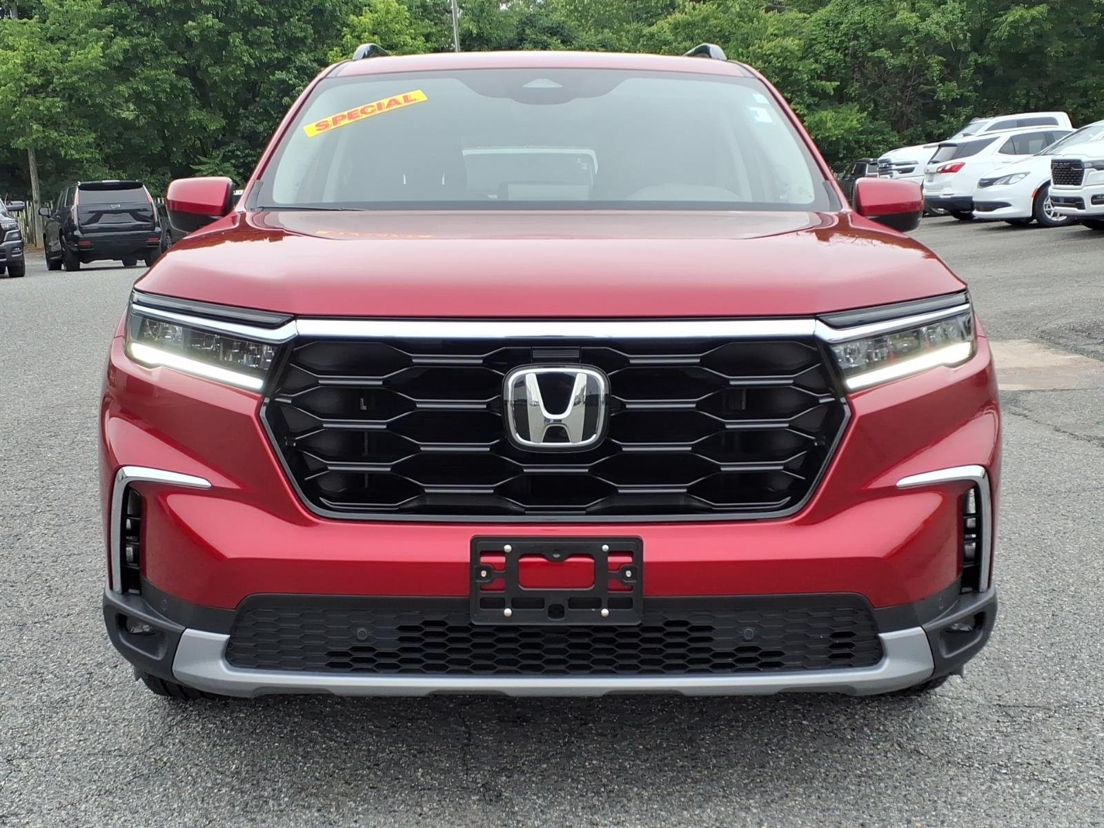 Used 2025  Honda Touring image 2