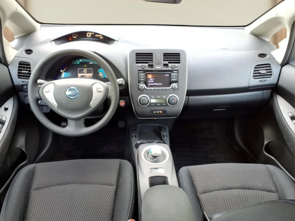 Used 2016 Silver Nissan S image 24