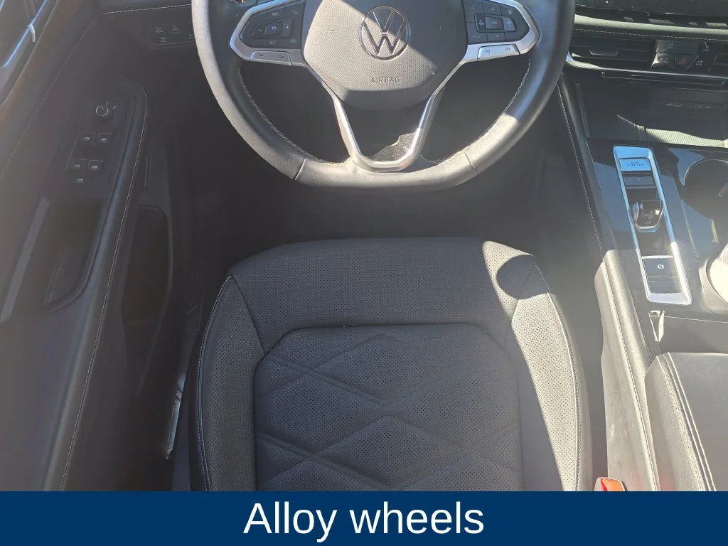 Used 2024  Volkswagen 2.0T SE w/Technology image 16
