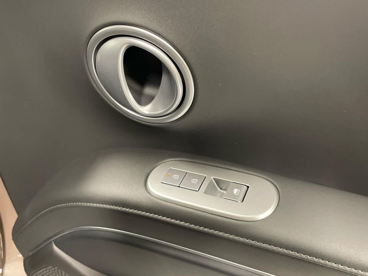New 2026 Cast Iron Brown Pearl Hyundai SEL 8P image 40