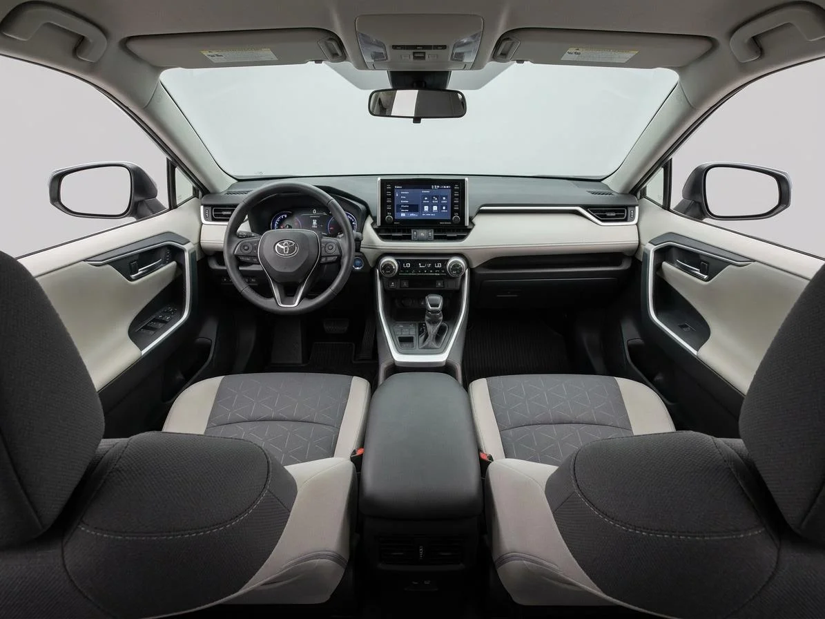 2024 Toyota RAV4 XLE - Photo 25