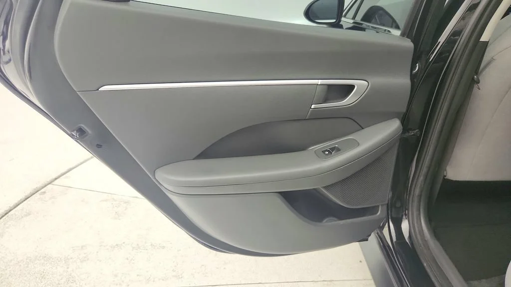 Used 2021 Black Hyundai SE image 23