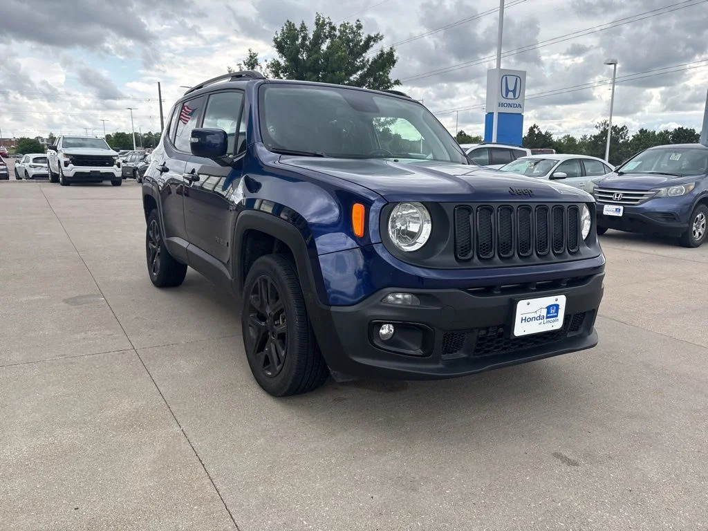 Used 2018 Blue Jeep Latitude image 3