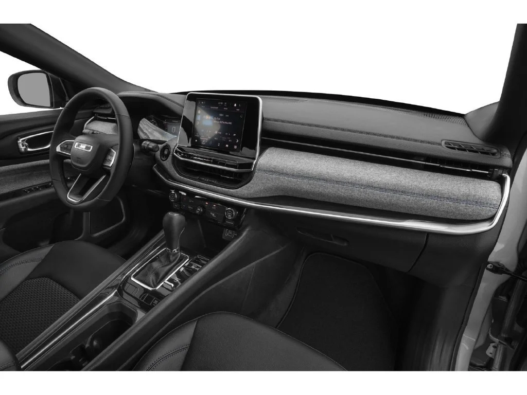 Used 2025 Diamond Black Cry Jeep Sport image 9