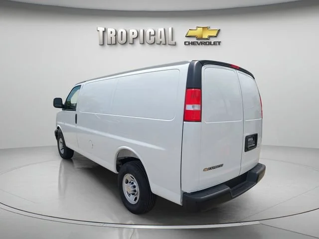 New 2026 Summit White Chevrolet WT image 3