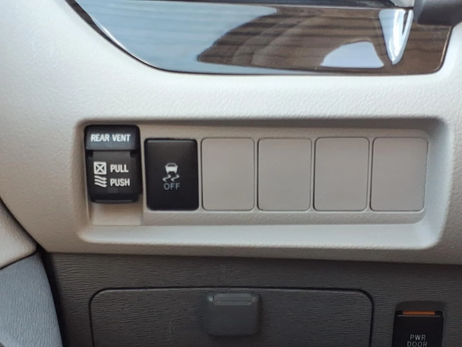 Used 2019 Midnight Black Metallic Toyota XLE image 9