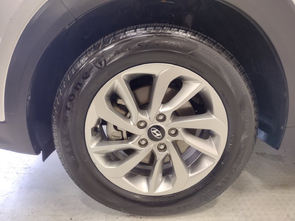 Used 2018 Silver Hyundai SEL image 5