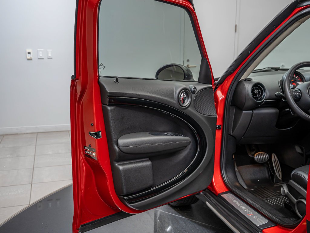 Used 2015 Blazing Red MINI  image 28