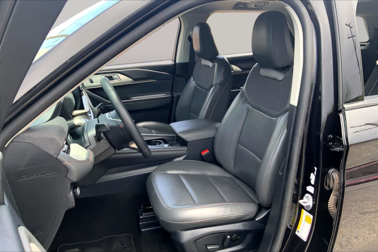 Pre-Owned 2025 Ford Explorer Active
