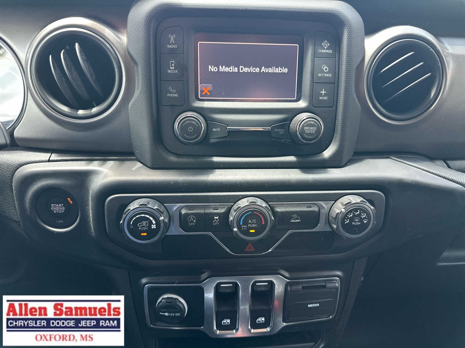 Used 2021 Hellayella Clearcoat Jeep Sport S image 17
