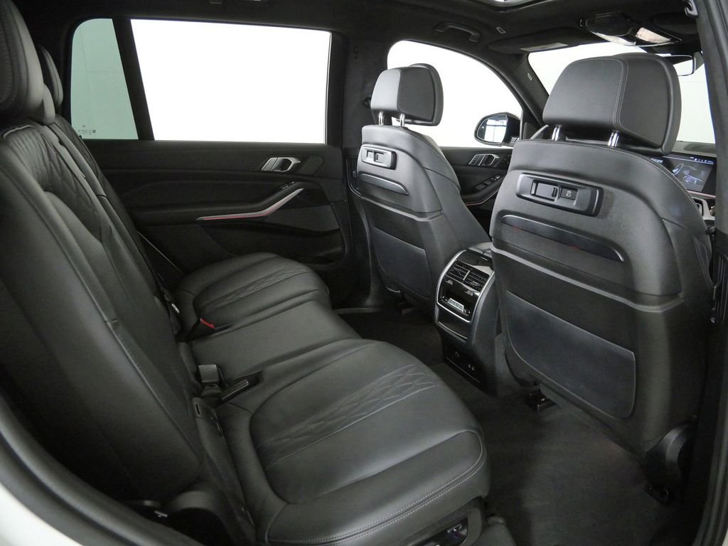 Used 2022 Alpine White BMW M50i image 26