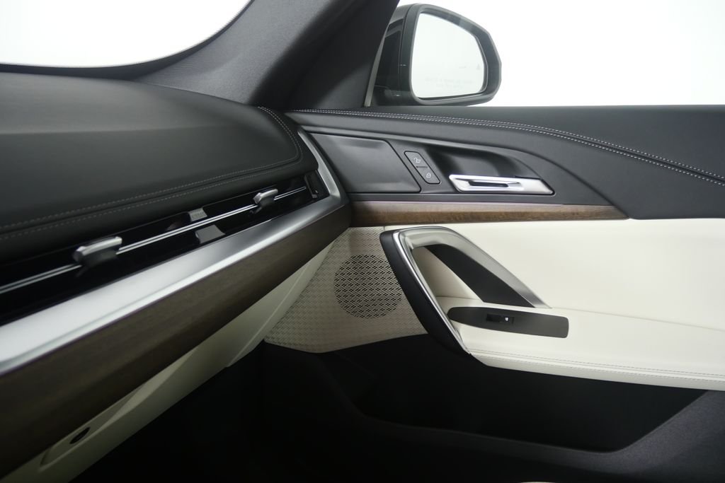 New 2027 Jet Black BMW xDrive28i image 20