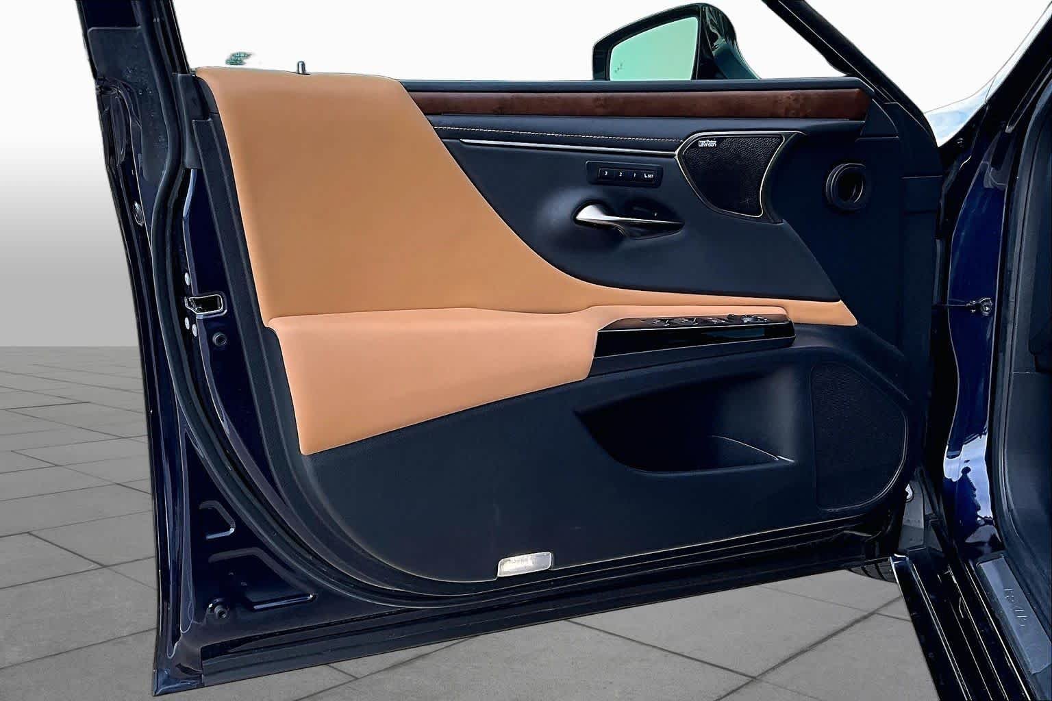 Used 2023 Nightfall Mica Lexus Ultra Luxury image 22