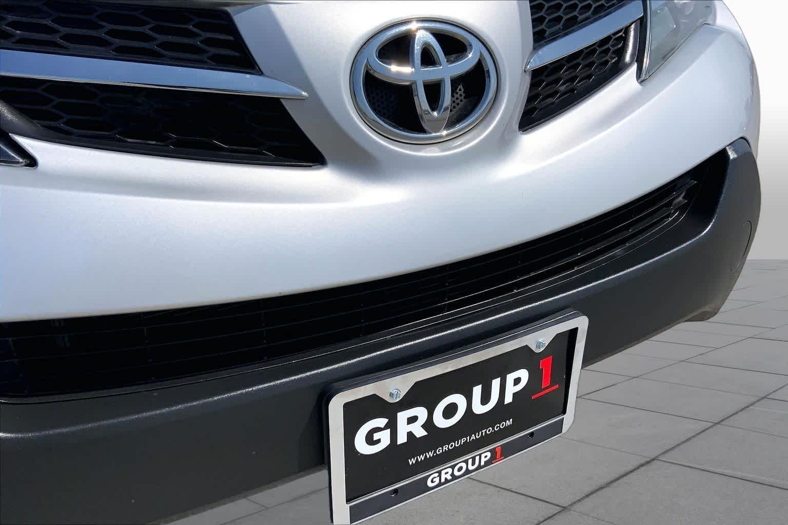 Used 2015 Classic Silver Metallic Toyota Limited image 29