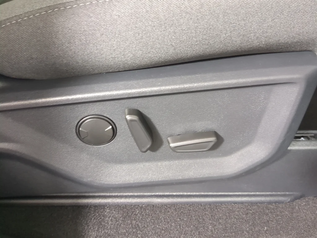 New 2026 Carbonized Gray Metallic Ford XLT image 19