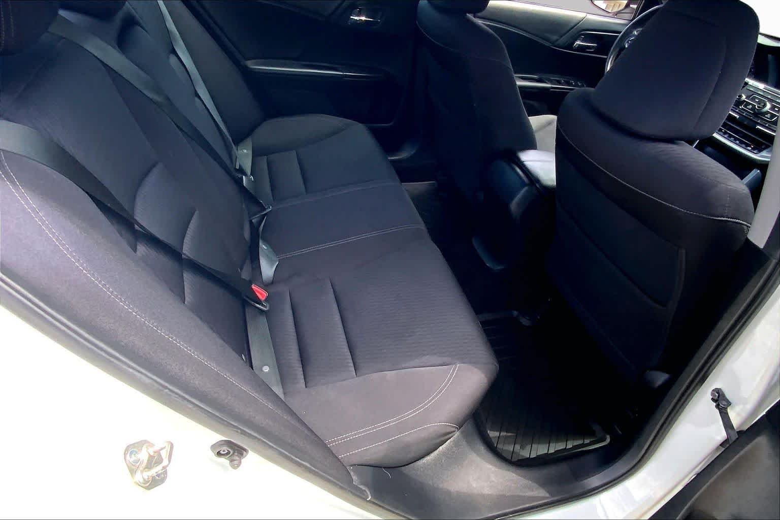 Used 2015 WHITE ORCHID PEARL Honda Sport image 19